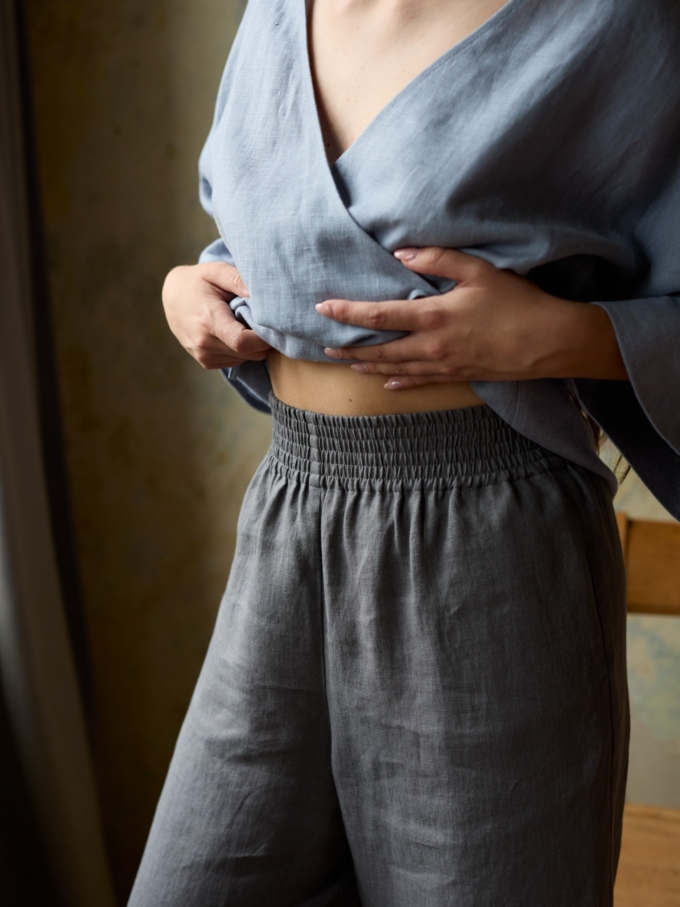 Image 2 of RILEY cropped wide-leg linen pants in Light Grey, featuring an elastic waistband, from Love and Confuse.