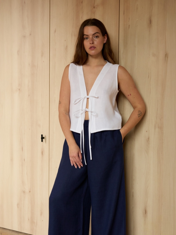 Image 2 of PEARL high-waisted wide-leg linen pants in Navy Blue, featuring an elastic waistband, from Love and Confuse.