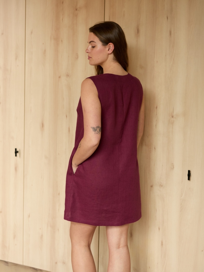 Image 5 of PAULA sleeveless linen shift dress in Eggplant, featuring a V-neck and side pockets, from Love and Confuse.